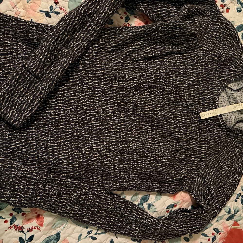 LululemonBlack and White Textured Sweater
